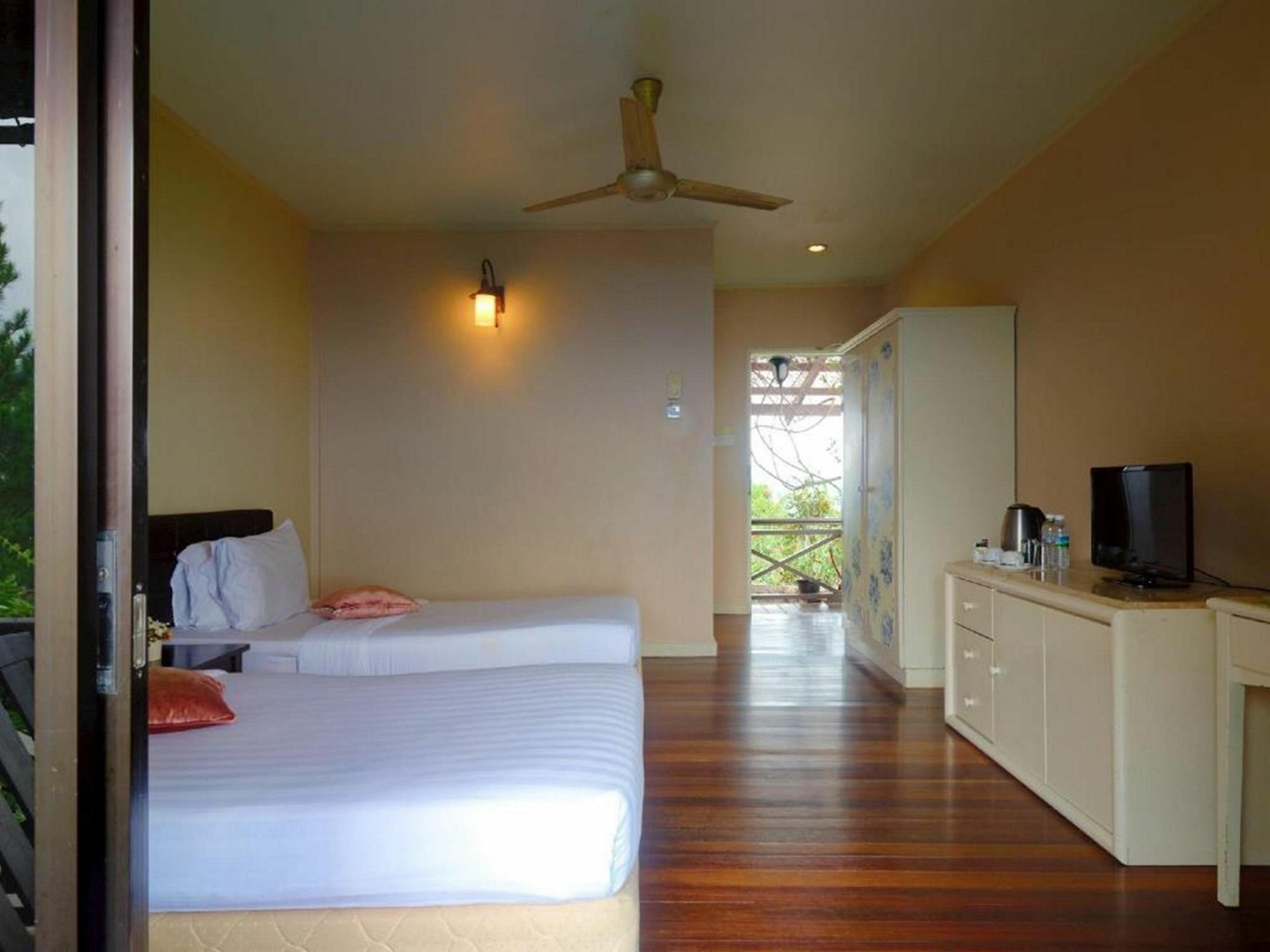 Tempat peranginan Kasih Sayang Hill Kota Kinabalu